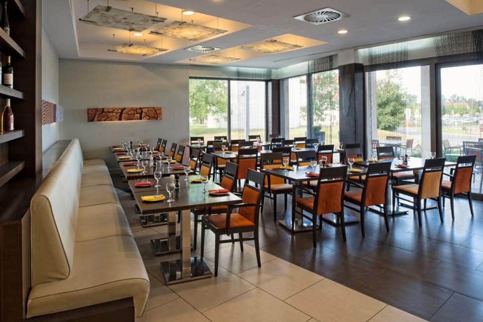 萨尔瓦尔度假及Spa丽笙公园酒店 Sárvár 外观 照片