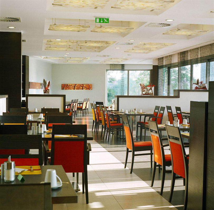 萨尔瓦尔度假及Spa丽笙公园酒店 Sárvár 餐厅 照片